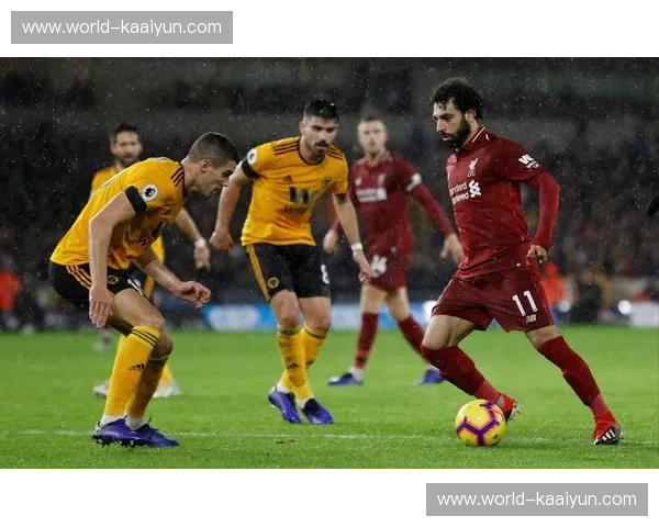 狼队五后卫体系坚持低位，防守反击战术轮换尝试提升转换效率